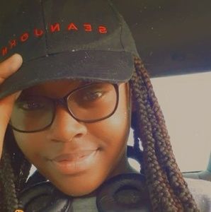 Meet your Posher, Lydia